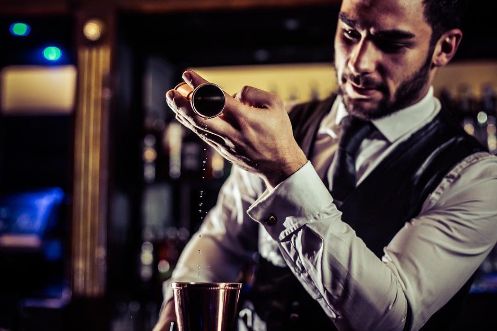 Brooklyn-Waiters-and-bartenders-mixologists-cocktail-catering