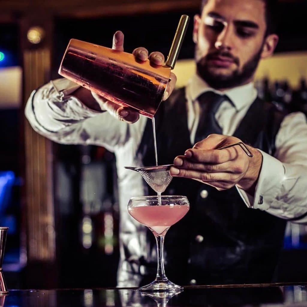 Brooklyn-Waiters_Hire_a_Mixologists_and_Bartenders_in_NYC